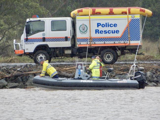 Cyclone Debbie: Search on Tweed River, Tumbulgum as Rockhampton floods ...