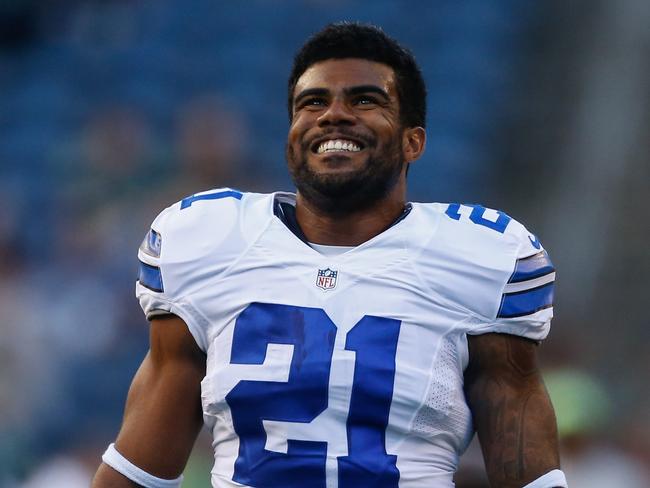 SEATTLE, WA - AUGUST 25: Running back Ezekiel Elliott #21 of the Dallas Cowboys warms up prior to the game against the Seattle Seahawks at CenturyLink Field on August 25, 2016 in Seattle, Washington. The Seahawks defeated the Cowboys 27-17. Otto Greule Jr/Getty Images/AFP == FOR NEWSPAPERS, INTERNET, TELCOS & TELEVISION USE ONLY ==