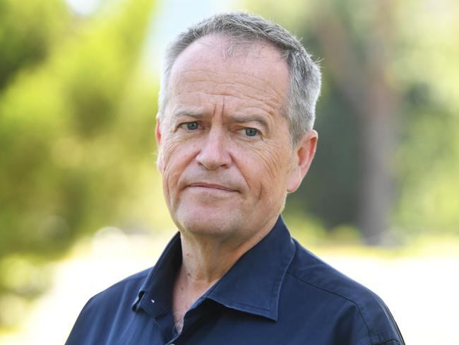 Australian Opposition Leader Bill Shorten addresses the media at Albert Park, Melbourne, Sunday, January 13, 2019. Mr Shorten has made an announcement pledging increased funding to the Juvenile Diabetes Research Foundation. (AAP Image/James Ross) NO ARCHIVING