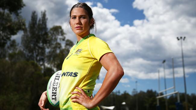 World Rugby 7's star, Charlotte Caslick, signs to Lampoon Group.