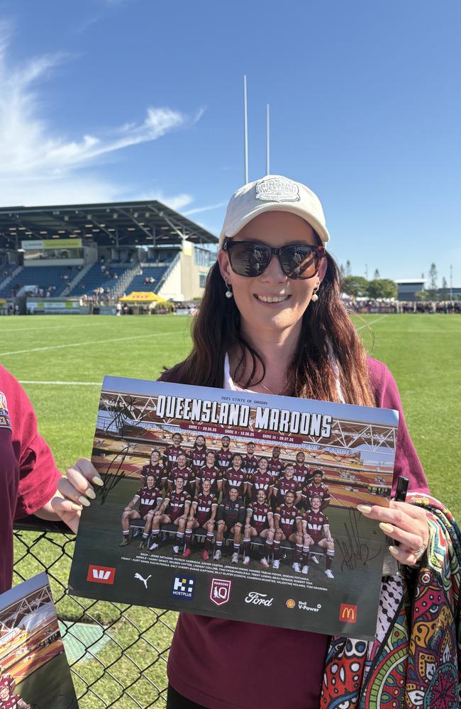 Fans at the Queensland Maroons Training Day Sunshine Coast Stadium