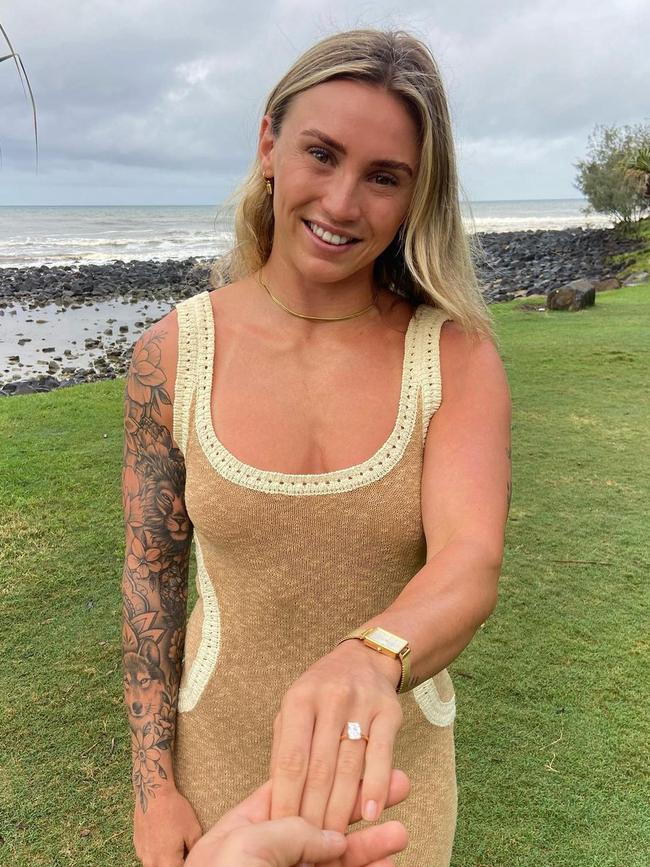 Robinson showcased her stunning large diamond engagement ring set on a gold band. Photo: Instagram.