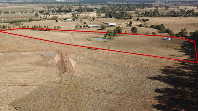 The area of land in front of the couple’s home where 50 homes and a park have been proposed by Bromelton Paddock, a company run by Matt Robinson. Picture Mike Batterham