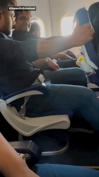 'Terrifying'- Plane seats start swinging