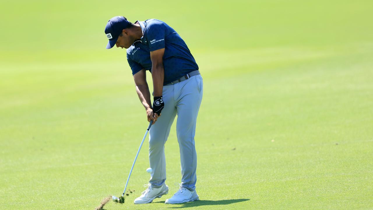 McKinney, TX - 12 de mayo: Sebastián Muñoz de Colombia juega un tiro en el hoyo número 13 durante la primera ronda de AT&T;  T Byron Nelson en TPC Craig Ranch el 12 de mayo de 2022 en McKinney, Texas.  Sam Greenwood/Getty Images/AFP