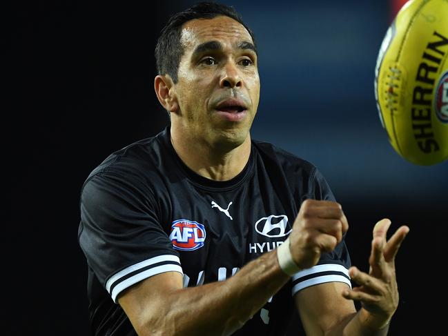 GOLD COAST, AUSTRALIA - SEPTEMBER 03: Eddie Betts of the Blues warms up prior to the round 15 AFL match between the Greater Western Sydney Giants and the Carlton Blues at Metricon Stadium on September 03, 2020 in Gold Coast, Australia. (Photo by Matt Roberts/AFL Photos/via Getty Images)