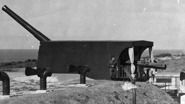 One of the 9.2-inch guns at North Head. Courtesy State Library of Victoria