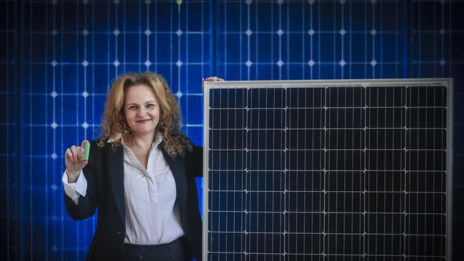 Critical minerals used in batteries and solar panels will be mined, then used in manufacturing in Central Queensland, as part of the federal government’s $1.3 billion Resources Technology and Critical Minerals Processing Roadmap.