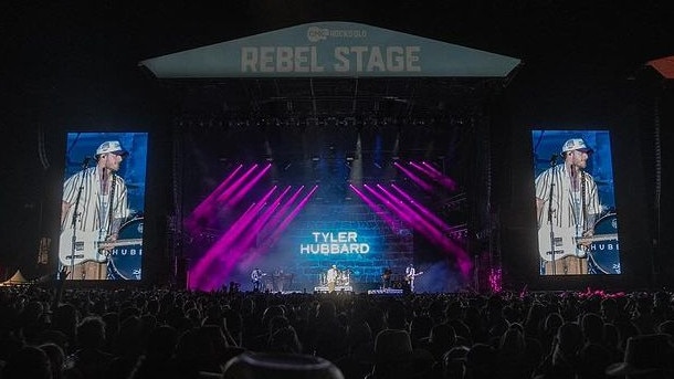 Tyler Hubbard wearing his Broncos cap on stage at CMC Rocks at Willowbank Raceway, Ipswich. Photo: Instgram/@tylerhubbard.