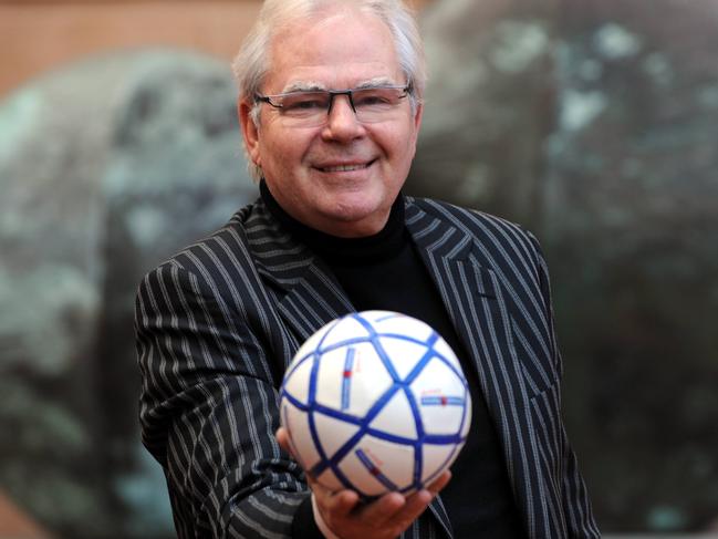 Aust soccer expert TV presenter Les Murray.