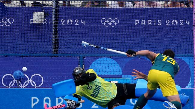 PARIS, FRANCE - AUGUST 02: Blake Govers of Team Australia scores his team's second goal from a penalty stoke during the Men's Pool B match between Australia and India on day seven of the Olympic Games Paris 2024 at Stade Yves Du Manoir on August 02, 2024 in Paris, France. (Photo by Buda Mendes/Getty Images)