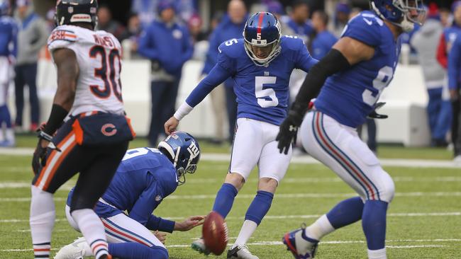 New York Giants kicker Robbie Gould (5).