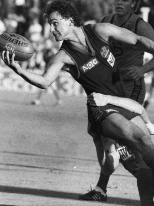 Andrew Aish in action for Norwood against Sturt in 1986. Picture: Alex Massey