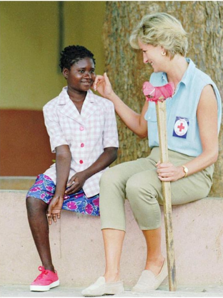 Diana with amputee Sandra Tigica who lost leg in 1994 as result of stepping on landmine.