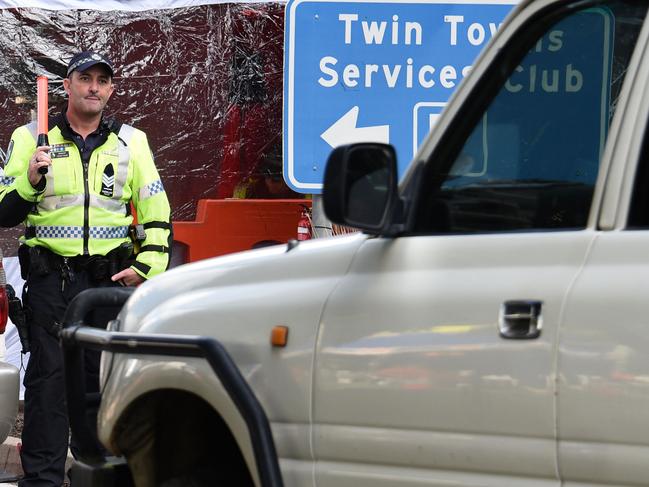 GOLD COAST, AUSTRALIA - NewsWire Photos AUGUST 1, 2020: Police check cars at the Queensland border with NSW at Griffith Street at Coolangatta after Sydney was declared a hotspot. Picture: NCA NewsWire / Steve Holland