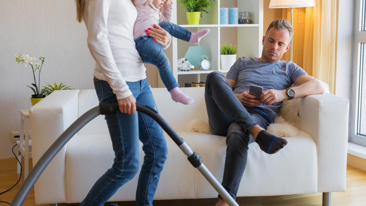 An Aussie mum has some harsh words for her ‘co-worker’ husband, telling Kidspot that ‘it’s so frustrating’ dealing with her husband who has to wait for ‘instruction on what do and how.’ Picture: istock