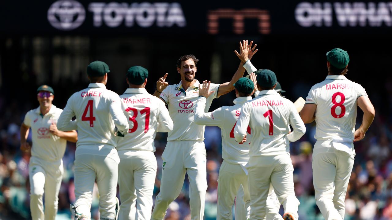 Dream start for the Aussies. (Photo by Darrian Traynor/Getty Images)