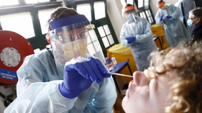 Members of the public are tested at a walk in COVID clinic in Brunswick. Picture: Darrian Traynor/Getty