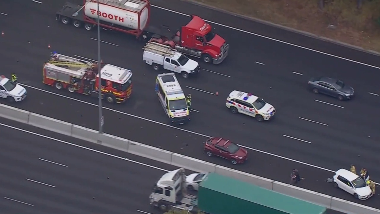 Long delays in Melbourne after a crash on Monash Freeway