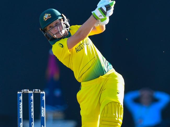 Alyssa Healy went to work with the bat... again. Pic: AFP