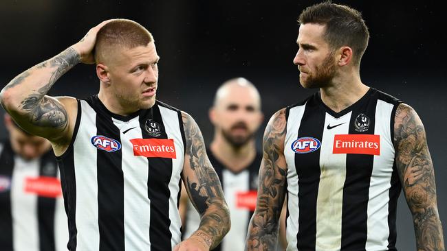 Jordan De Goey and Jeremy Howe used their phones to provide updates on their injuries to family members.