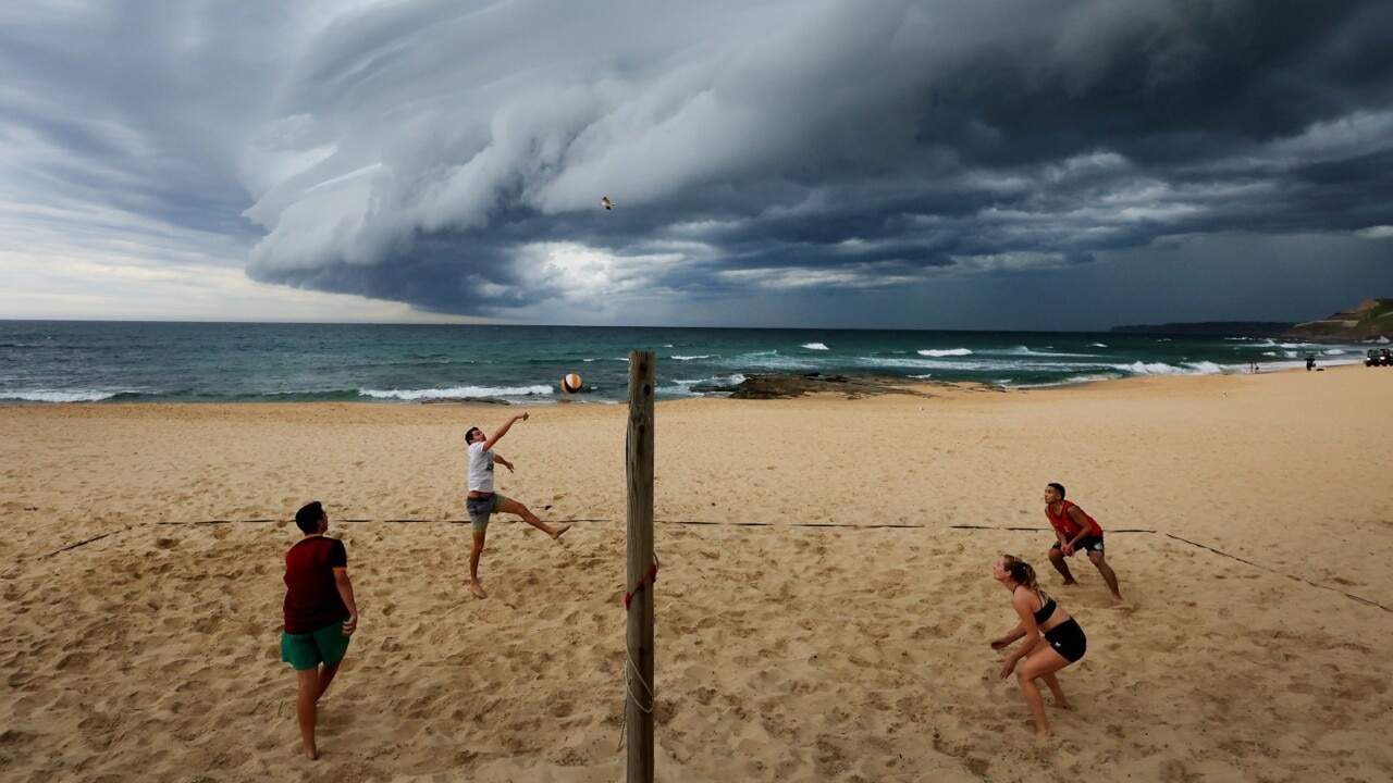 South Australians prepare for both fire conditions and floods