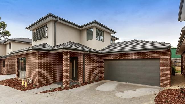 A three-bedroom, three-bathroom rental home at 2/7 Elizabeth Court, Rowville, in the seat of Aston has been listed for $650 a week. An average tenant in Aston contributes 28.18 per cent of their wage towards rent.