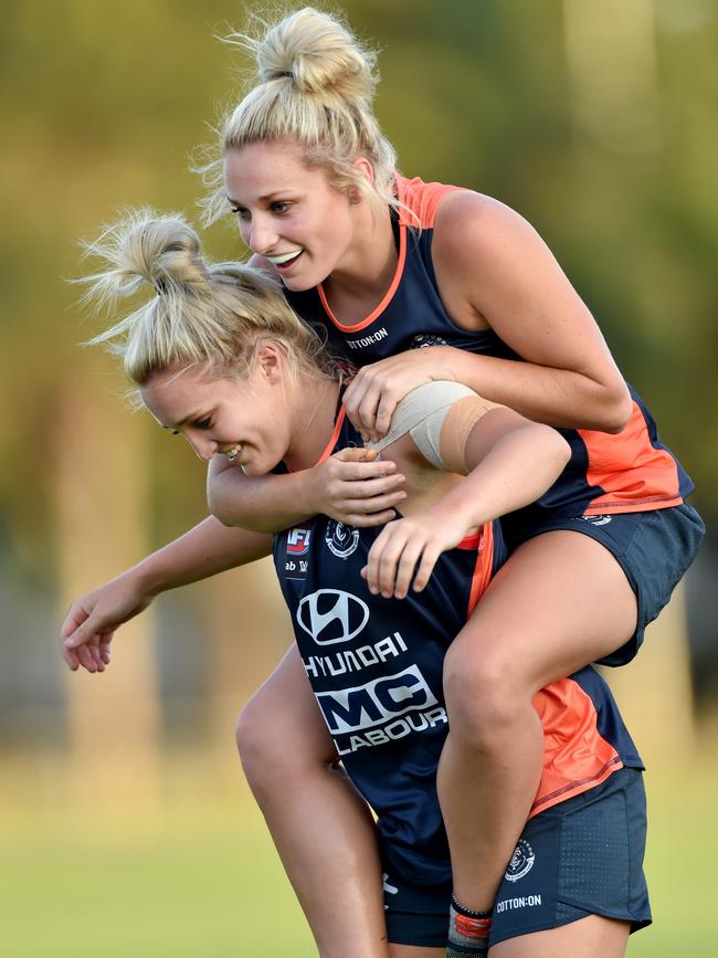 Carlton AFLW twins Jess and Sarah Hosking. Picture: Jay Town