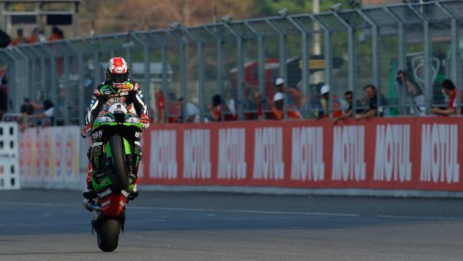 Jonathan Rea romps to four straight wins to start 2017.