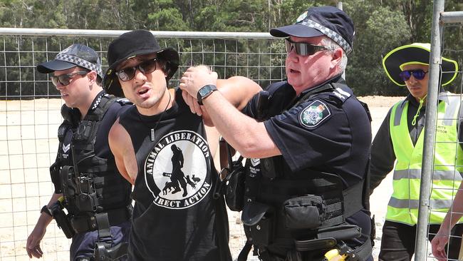 Black Swan Lake protest at Bundall goes to another level, with protesters chaining themselves to the fence and then getting themselves arrested after running onto the worksite and stopping the trucks. Protester known only as 