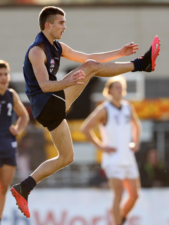 Darcy Wilmot fires at goal for Vic Metro.