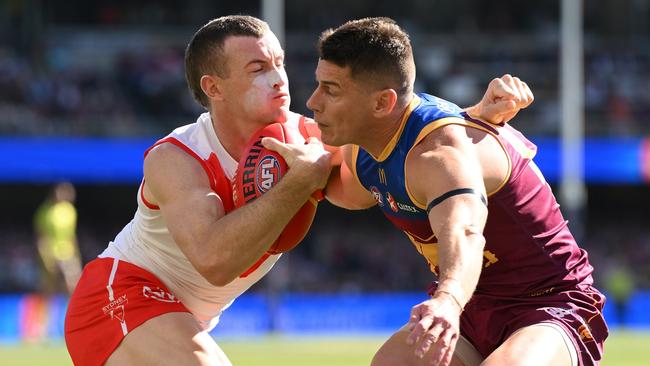 BRISBANE, AUSTRALIA - JULY 21: Chad Warner of the Swans competes for the ball against Dayne Zorko of the Lions during the round 19 AFL match between Brisbane Lions and Sydney Swans at The Gabba, on July 21, 2024, in Brisbane, Australia. (Photo by Matt Roberts/AFL Photos/via Getty Images)