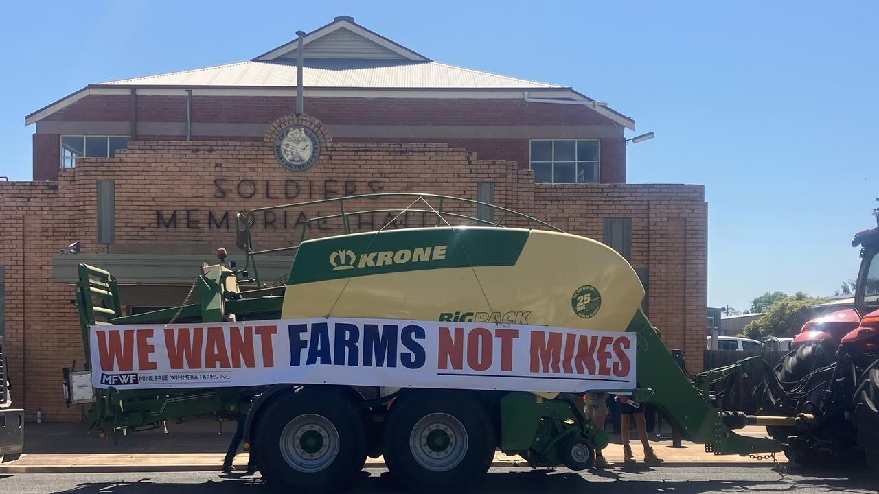 Farmers show in droves against mine