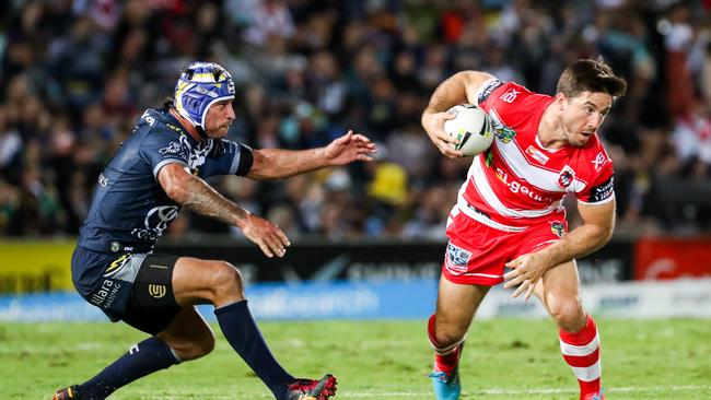 Ben Hunt of the Dragons makes his way around Johnathan Thurston, Co-Captain of the Cowboys during the Round 19 NRL match between the North Queensland Cowboys and St George Illawarra at 1300SMILES Stadium in Townsville, Saturday, July 21, 2018. (AAP Image/Michael Chambers) NO ARCHIVING, EDITORIAL USE ONLY