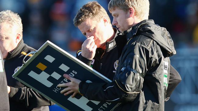 Damien Hardwick re-thinks his strategy during the game against GWS.