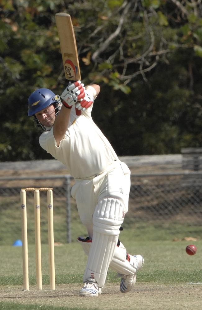 Simon Dart hits down the ground for Hawthorn-Monash University in the 2008-09 season.