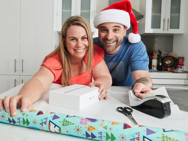 Aimee Iannone starts Christmas shopping early, without husband Frank. Picture: AAP/Matt Loxton)