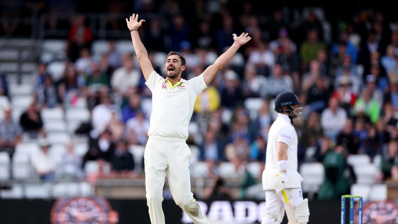 Mitchell Starc unsuccessfully appeals for the wicket of Ben Duckett. Picture: Getty