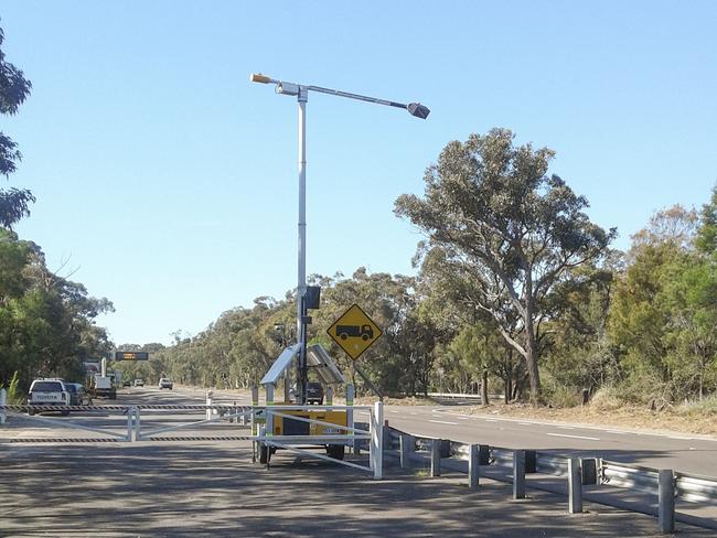 This is what to look out for: A trailer-mounted mobile phone detection camera in action.