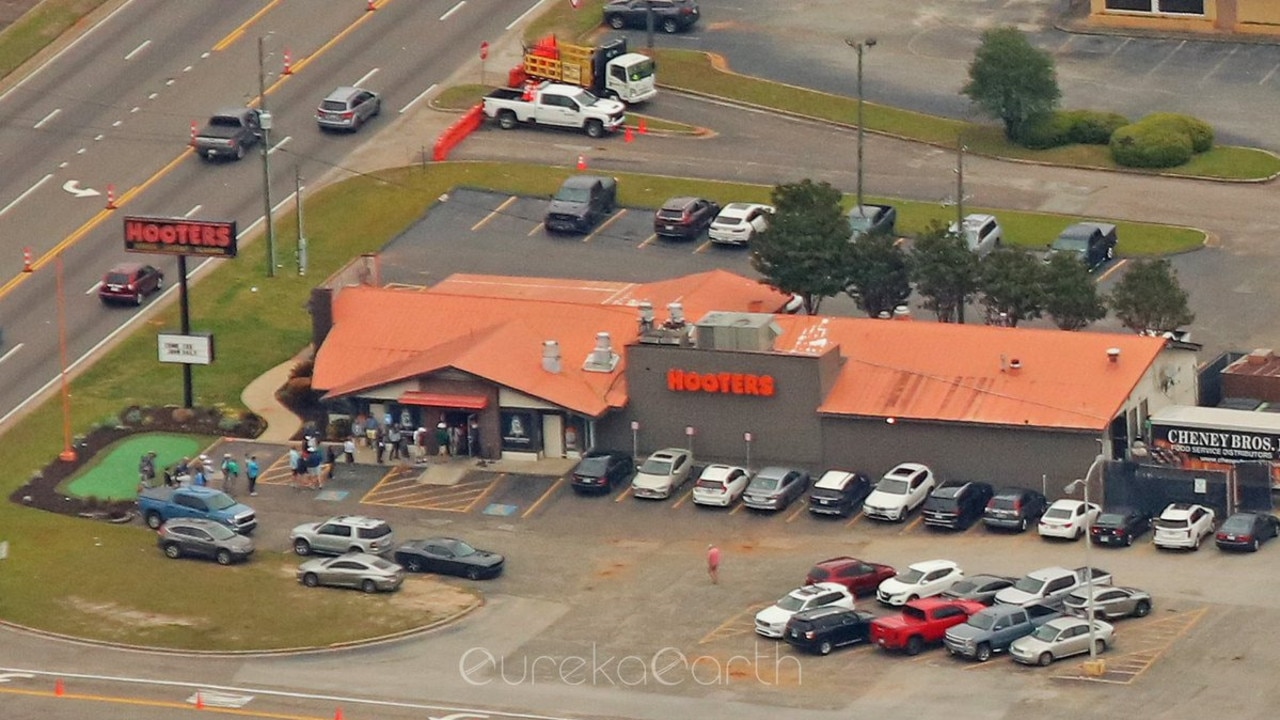 The monster queue lining up outside Hooters to meet John Daly.