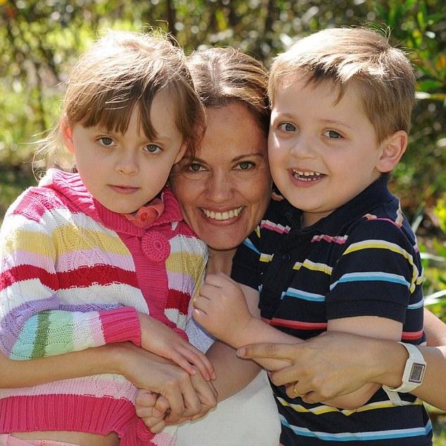  Maria Claudia Lutz with her children Martin and Elisa Manrique.