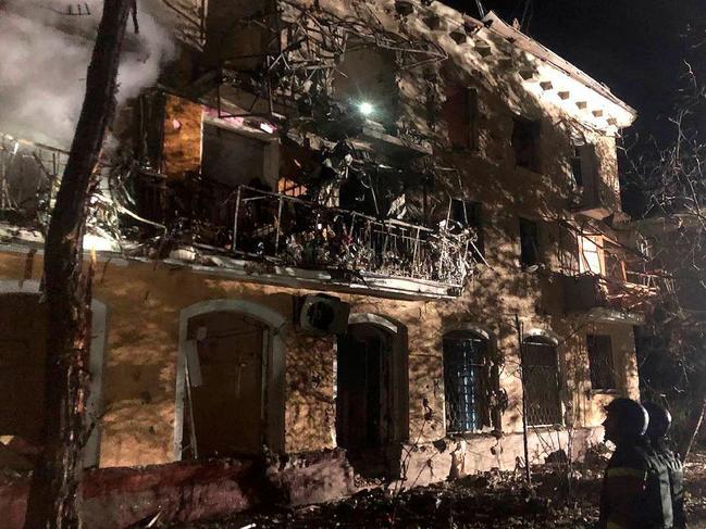 This handout photo taken and released by the State Emergency Services of Ukraine on September 24, 2022, shows rescuers standing close to a destroyed building, following missile strike  in Zaporizhzhia, amid the Russian invasion of Ukraine. (Photo by State Emergency Service of Ukraine / AFP) / RESTRICTED TO EDITORIAL USE - MANDATORY CREDIT 