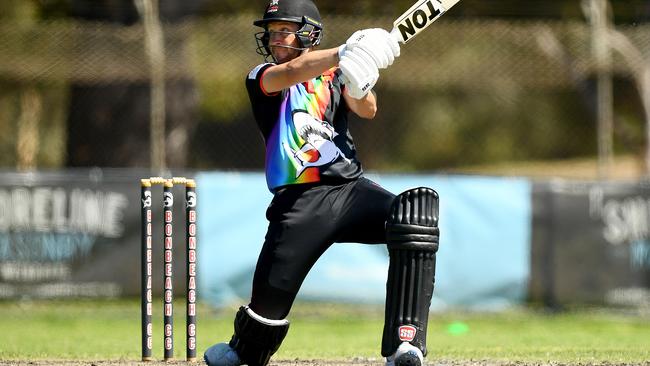 Tom Smith of Bonbeach goes on the attack against Mordialloc on Saturday. (Photo by Josh Chadwick)