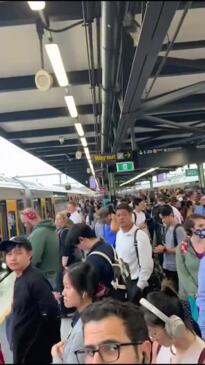 Congestion at Sydney Central Station due to delays