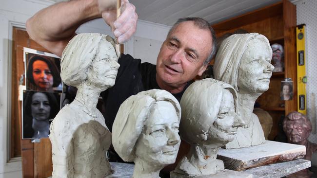 Former PM Julia Gillard to attend unveiling of bust statue at Ballarat ...