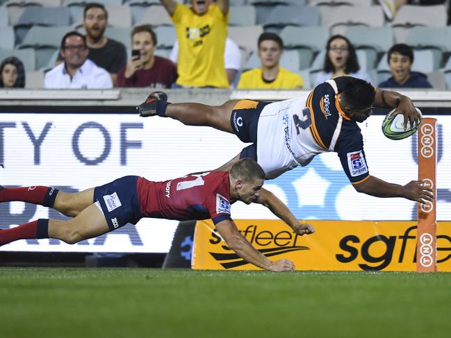 Folau Faingaa of the Brumbies attempts to score a try during the Round 8 Super Rugby match between the Brumbies and the Queensland Reds at GIO Stadium in Canberra, Saturday, April 7, 2018. (AAP Image/Lukas Coch) NO ARCHIVING, EDITORIAL USE ONLY