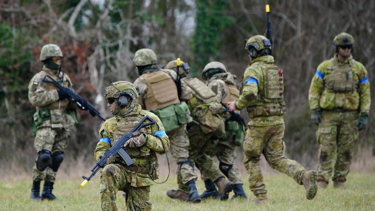 Members of the Australian Armed Forces and Ukrainian soldiers train together during Mr Marles and Senator Wong’s visit. Picture: Ben Birchall / Pool / AFP