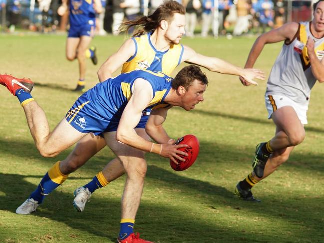 Tom Glen takes possession for the Bulls. Pic: Mark Hillard