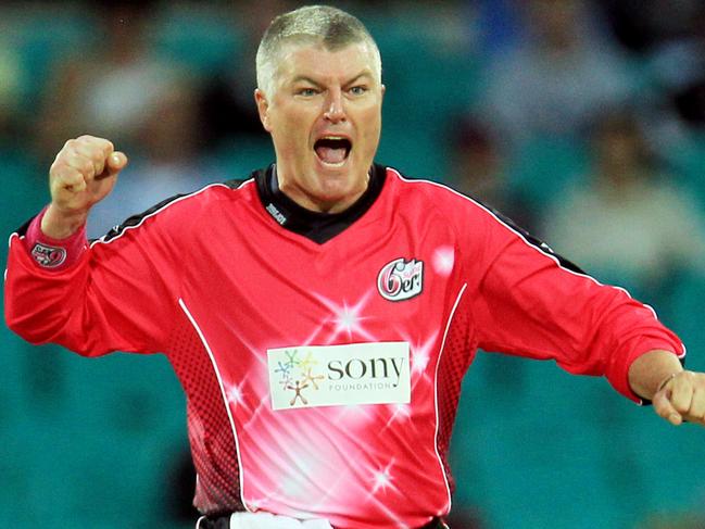 Bowler Stuart MacGill celebrates the wicket of Hayden during Sydney Sixes v Brisbane Heat KFC Twenty20 Big Bash match at the SCG in Sydney.