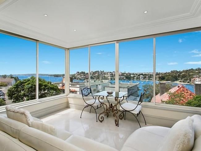 8/22 Etham Ave in Darling Point sold for $3.45 million.